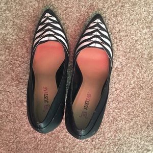 High heel shoes. Black with detail